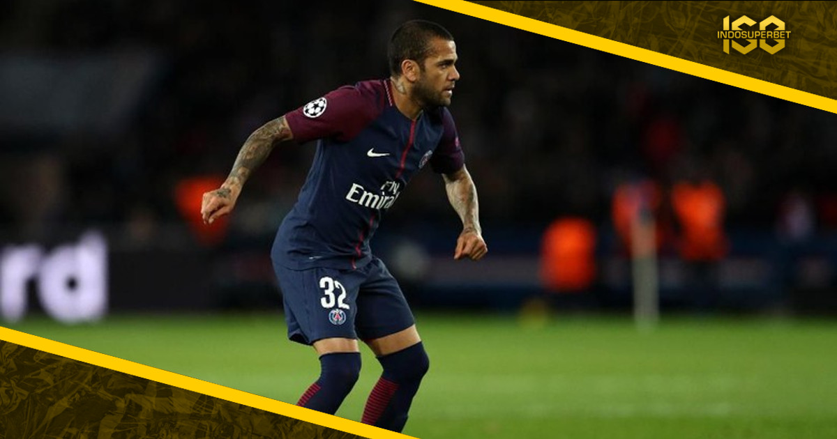 Dani Alves Yang Suka Gonta-ganti Nomor Punggung